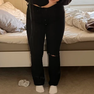 Jeans - Jeans från Levi’s. Modell 715 Bootcut. Storlek 28. Lågmidjade. Säljes då de är för små och bara ligger i garderoben