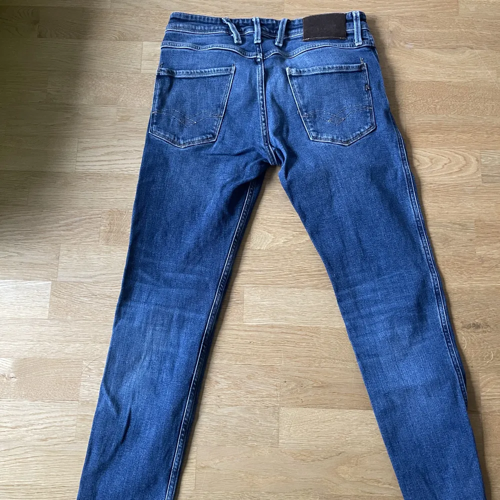 Stilrena jeans från Replay!  30/ 30 . Jeans & Byxor.