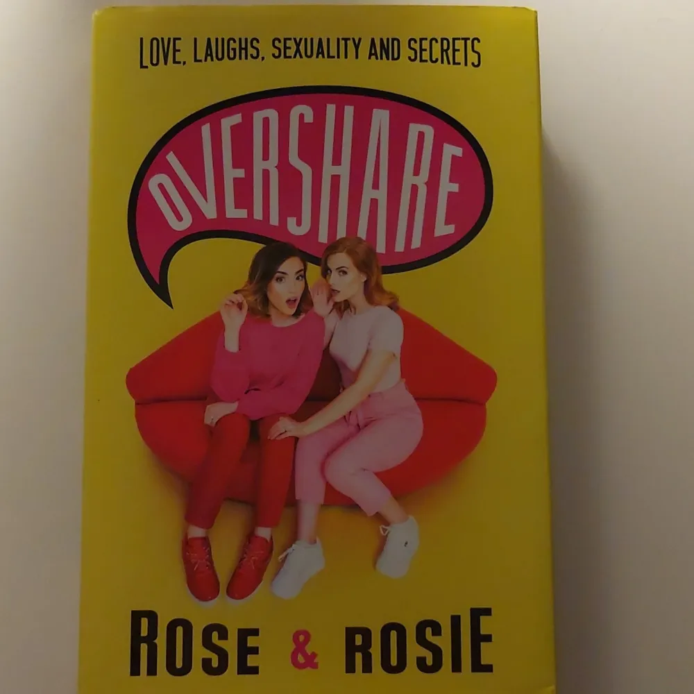 Biografi av youtubers Rose & Rosie. Inbunden i bra skick då jag endast läst den en gång. Säljer för ca 50 kr + frakt.. Övrigt.