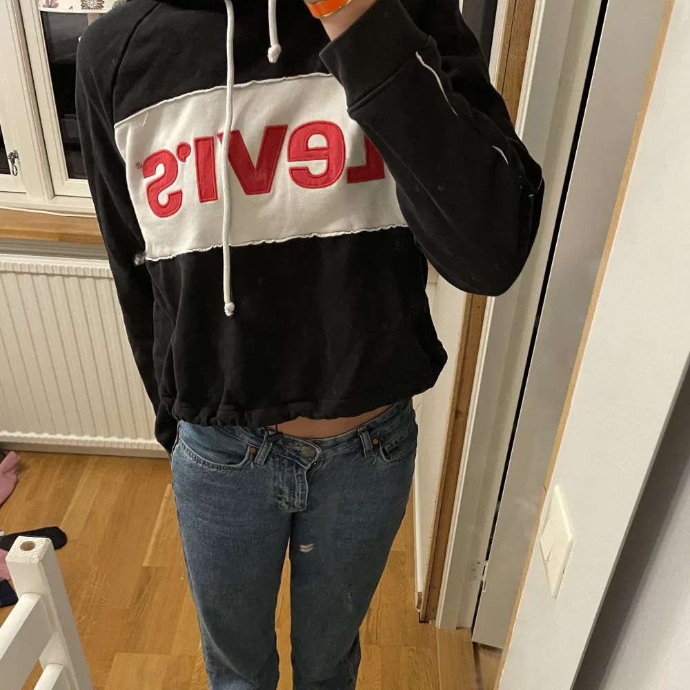 Levis Hoosiers. Säljes då den inte kommer till användning💗. Hoodies.