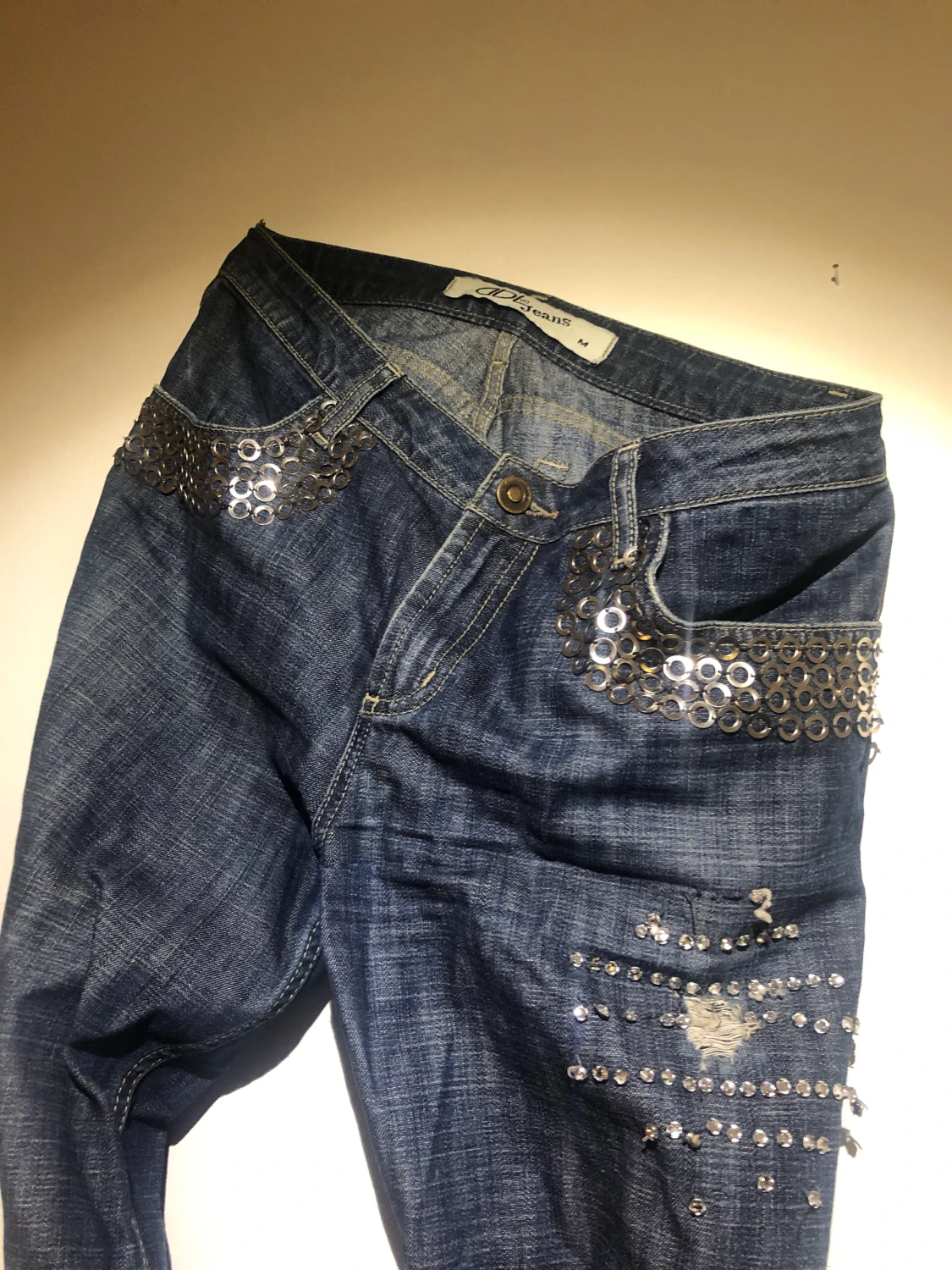 Lågmidjade jeans med paljettdetalj