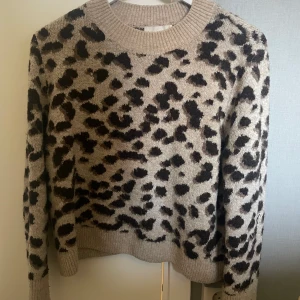 Stickad leotröja - Fint skick🤍