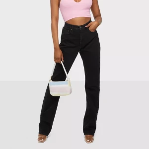 Nelly Jeans - Säljer dessa mörkgråa nly jeans i strl 36, knappast använda. Långa i benen, så de är perfekta för långa tjejer.