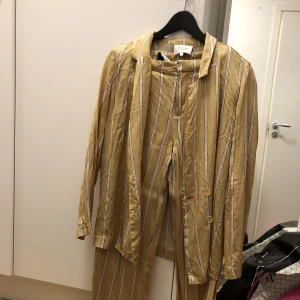 SECOND FEMALE kostym - Säljs endast som set, storlek S/36 i båda delarna