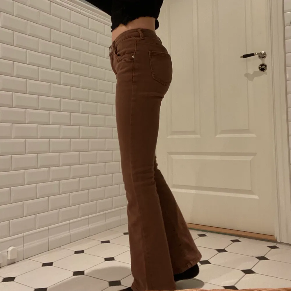 Bruna jeans som blivit för korta på mig, är 165cm. Strl xs. Jeans & Byxor.