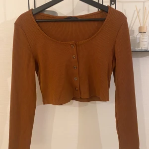 Långärmad topp - Använd 2-3 gånger, fint skick och skönt material! Köparen står för frakten<3