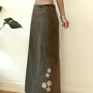 långkjol - fett söt maxi skirt som inte kommer till användning💕dma om ni undrar nått!