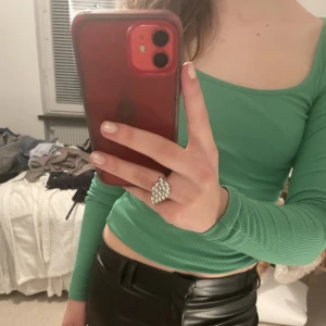 Grön tröja - Superfin grön tröja från arket, knappt använd