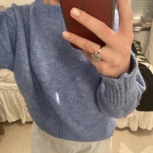 Stickad från zara - Stickad tröja från zara i superfin färg💙❤️