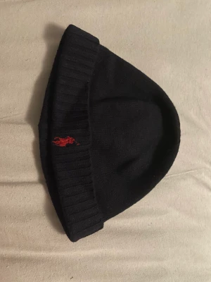 Ralph lauren polo mössa  - En polo mössa liten i storlek, säljer pga inte min stil mer.