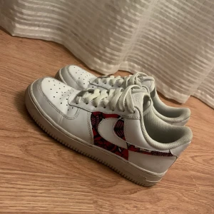 Customized airforce 1 - Handmålade AF1, superfina och varsamt använda. Storlek 38 🥰