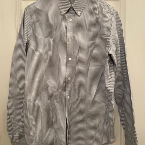 Arket skjorta Strl S 46 - Säljer en snygg Arket skjorta i strl S  Skickas smidigt för 66kr spårbart paket 