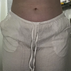 Linnebyxor  - Linnebyxor i storlek L. Kolla min bio innan köp!:)