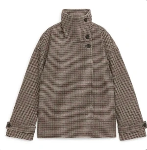 Arket kappa - Säljer min helt oanvända arket kappa i storlek 36 med lappen kvar🧡 Helt slutsåld på hemsidan, gratis frakt!