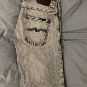 Nudie jeans  - Ett par jeans från Nudie storlek 29/32. Nypris 1800 kr. 
