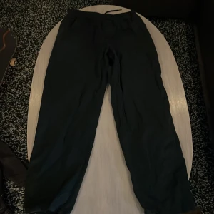 Polar surf pants - Köpta för cirka 1 år sedan. Kostar 1000 kr nya säljer för 250.