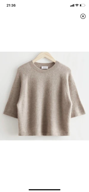 & Other stories stickad t shirt i alpacka ull - Helt ny jättetrendig stickad t shirt ifrån & Other stories❤️ Köp direkt 550kr