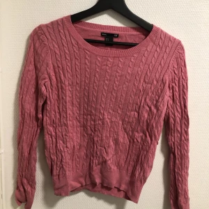 Tröja  - Från HM i strl S. Fin korall färg, skönt material! 