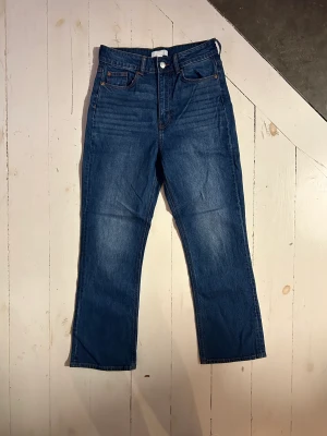 Oanvänd jeans, 38!  - Oanvänd jeans från hm i storlek 38. Inköpte denna höst/vinter 😊 mörkblå tvätt 