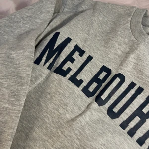 Crewneck - En helt ny crewneck från Gina Tricot som jag endast haft på mig en gång!! Den säljs inte längre i butik så passa på :)