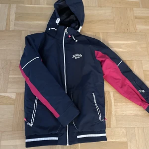Skidjacka  - Väldigt lite använd skidjacka från 8848 