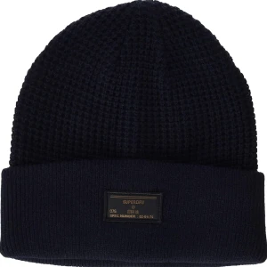 Hej, mSöker mössan på bilden från Superdry (SUPERDRY för män Mössa stockholm beanie) - Hej, söker mössan på bilden från Superdry (SUPERDRY för män Mössa stockholm beanie)  Mvh Margit