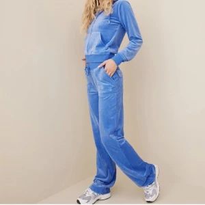 Juicy couture  - SÖKER!!!! söker efter detta blåa juicy settet i strl XS. Snälla skriv om ni har🙏🙏🙏