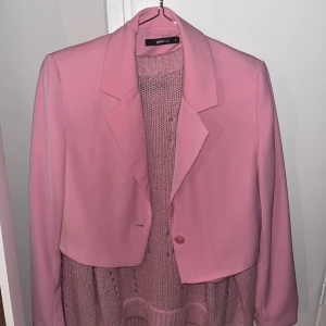 Kavaj - Rosa kavaj från ginatricot. Storlek 34, Köparen står för frakten! 