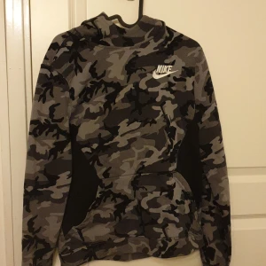 Nike kofta - Tröja som blivit för liten Knappt använd med vädigt bra skick
