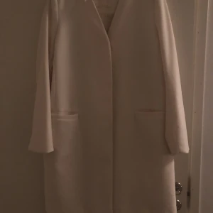 Vårkappa - En härlig vår även tidig höstkappa, två år gammal och använd men ej så mkt. Typ ngn linneblandning.