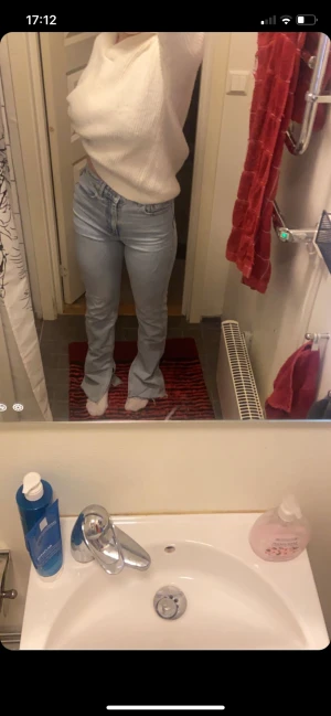 Split jeans  - Snygga jeans från gina med splits