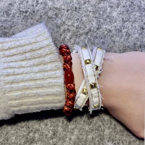 Nitarmband - 35cm med det sagt passar den på en person som har 17,5cm som handleds längd 