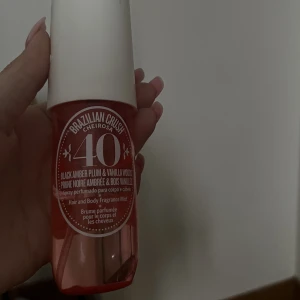 Sol de janeiro - Älskar denna parfym! Luktar vanlij, har använt ca 30-40% av den ❤️