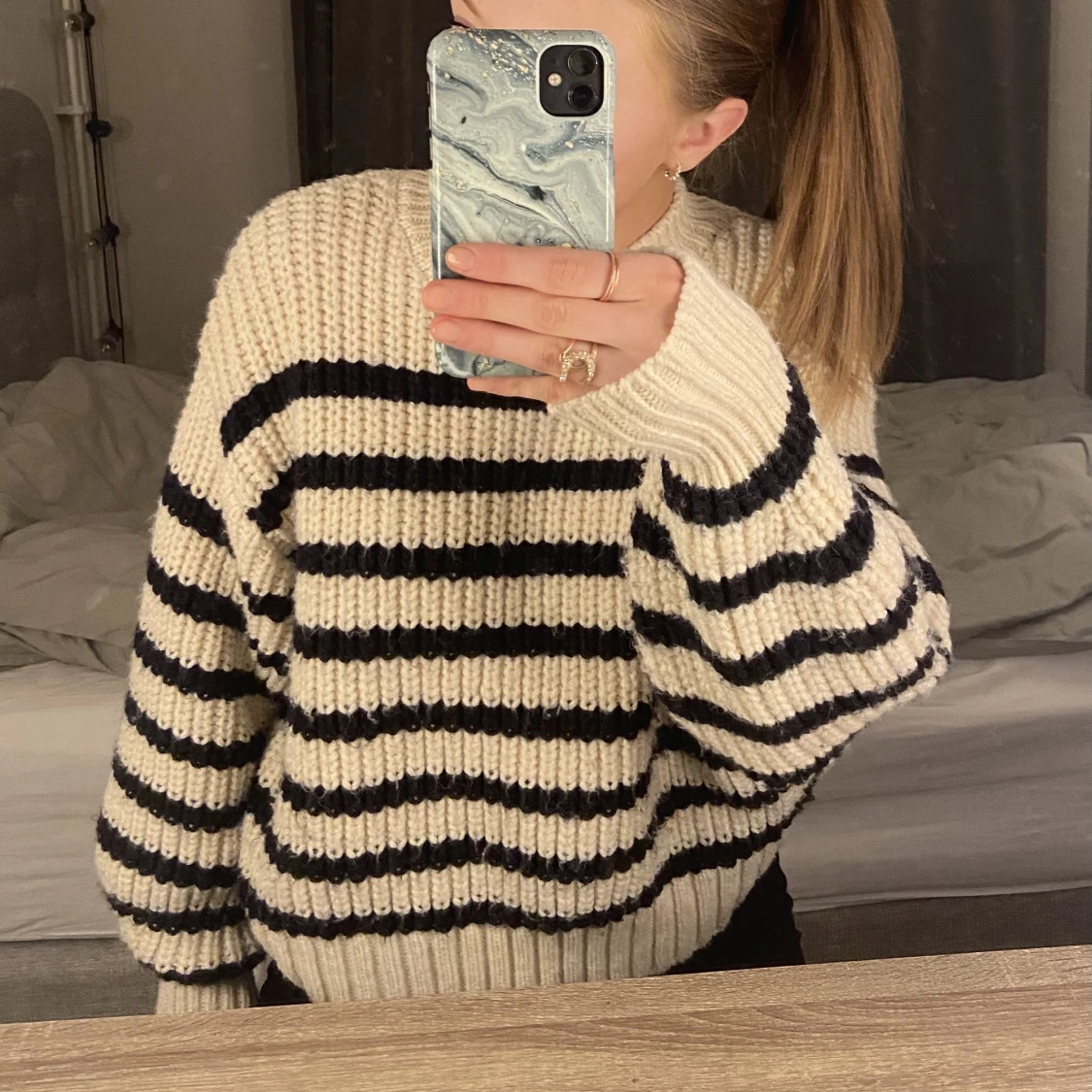 Randig stickad tröja