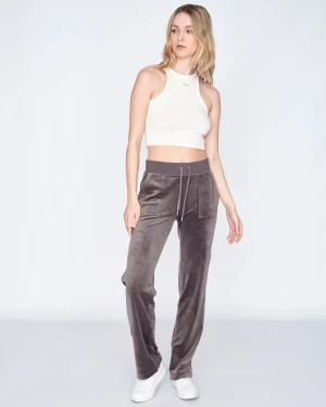 juicy couture - Säljer nu mina juicy couture byxor i färgen top hat! byxorna har inga defekter och är som nya. köpt för 1200 säljer för 750.  säljer då jag inte får någon användning av dom. skriv gärna vid frågor !är öppen för prisförslag 💓