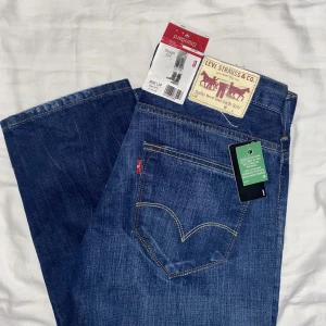 helt oanvända Levis 504or - säljer dessa jeans då de var för små för mig :( perfekt modell, raka i benen och långa!