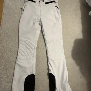 Skidbyxor - Skitsnygga skidbyxor som sitter tajt på kroppen. Storlek s