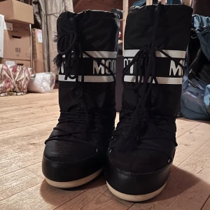 moonboots - nästan aldrig använda moonboots! storlek 35-38 men passar även 39