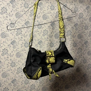 Snakeprint väska - Cool väska i grönt snakeprint