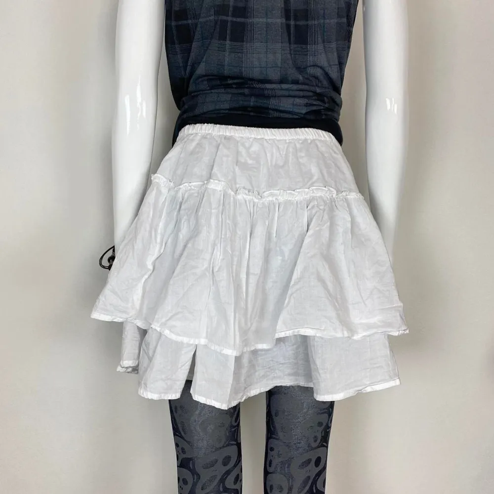 Söt kjol från redoute creation. Storlek USA 6, UK 8. 100% bomull. Stretchigt band runt midjan.  ⚠️MÅTT : Midjebredd 34cm & längd 39cm . Kjolar.