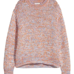 Slutsåld stickad tröja från H&M - Grovstickad kofta från h&m. Nypris -249kr. Storlek XS, fast den är stor i storleken! 