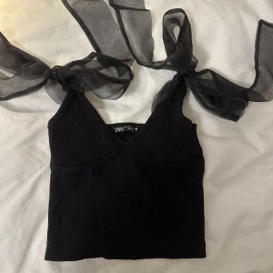 Festtopp zara - Säljer denna festtoppen från zara❤️ aldrig använt 💗