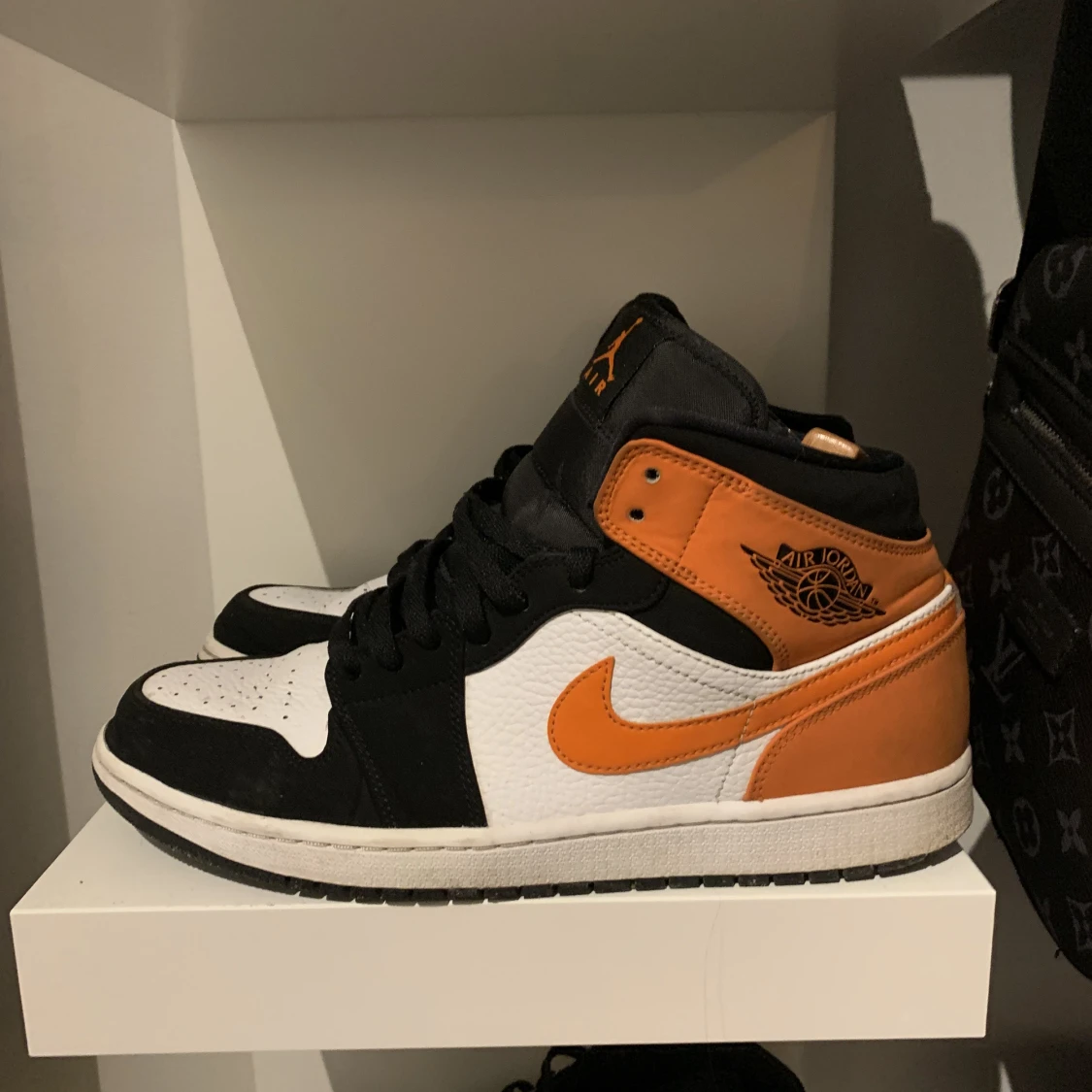 Jordan 1 mid 