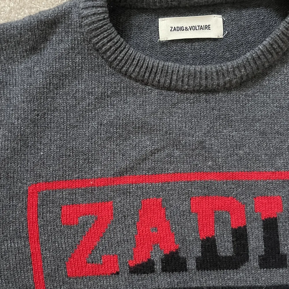 Zadig & Voltaire stickad tröja. Aldrig använd. 95% ull och 5% Cashmere. . Stickat.
