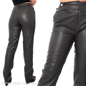 FAUX LEATHER PANTS. Från A-DSGN - Jätte snygga läderbyxor från Alice stenlöf märke A-DSGN.  Säljer dom för det har knappt kommit till användning.  Ordinarie pris 999kr säljer dom för 400kr.  Stolek: S  Står ej för frakt! 