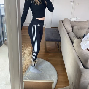 Adidas tights - Adidas tights i bomull lite släppt på märket i sidan
