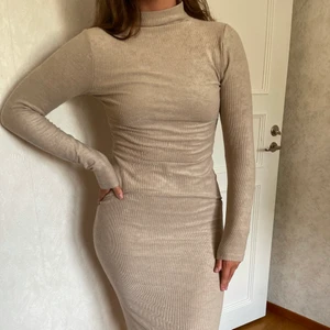 Klänning från Gina tricot - Helt ny klänning från gina tricot. Strl 38. Skulle säga att den passar både s och m