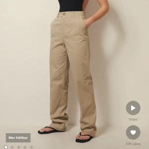 Slutsålda långa kostymbyxor - Slutsålda från Josefine HJxNAKD. Storlek 36. Använda vid två tillfällen💗