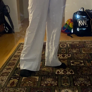 Vida linnebyxor  - Super sköna linnebyxor från gina tricot i storlek xs. använda 3 ggr så dom är i väldigt bra skick 🥰 skriv privat för fler bilder eller ifall du har några frågor 