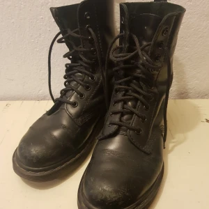 Dr Martens 36 - Helt okej men med en del slitage 